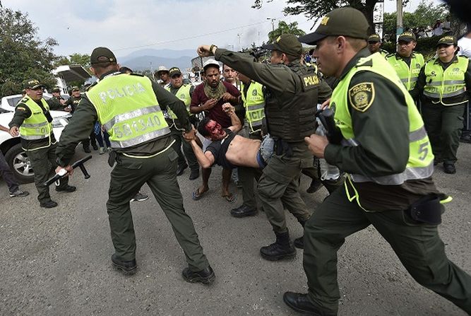 Venezuela: dos muertos y al menos 285 heridos; ordenan regreso de camiones  con ayuda | La Prensa Panamá