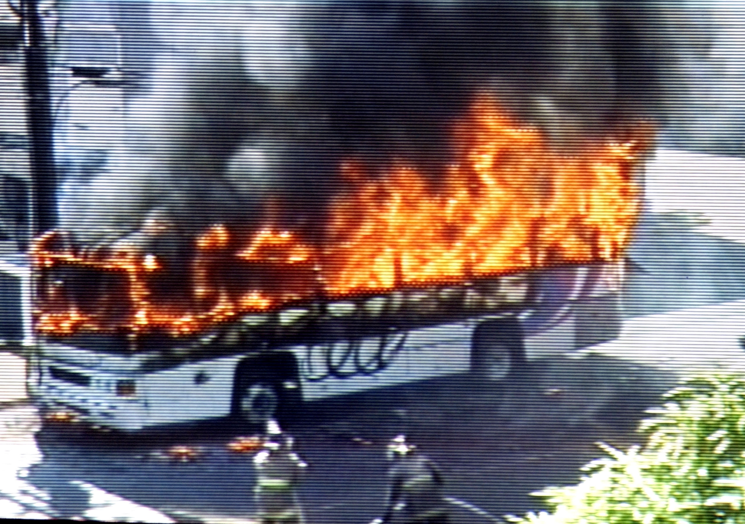 basu様(8点) Verdadero infierno! Sobreviviente del incendio del bus 8B-06